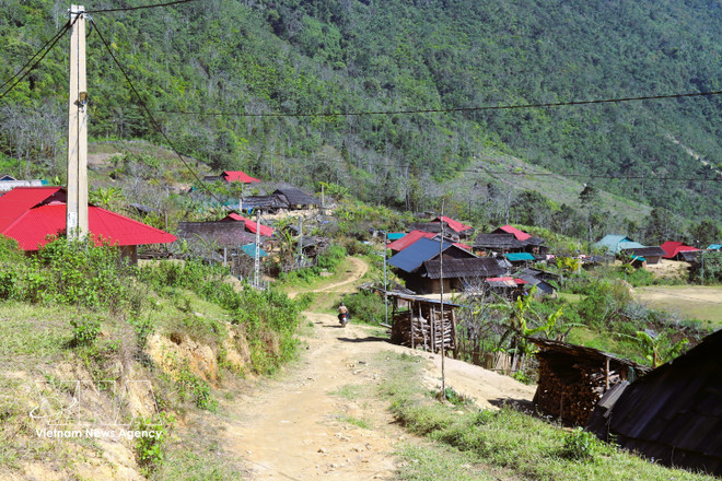 vnanet-kham-pha-ban-dinh-troi-huoi-man-cua-cong-dong-dan-toc-mong-tai-nghe-an-8530809.jpg