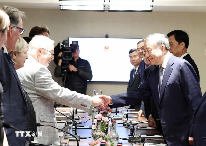 苏林总书记会见英国共产党总书记罗伯特·格里菲思。图自越通社 dang-cs-anh1.jpg