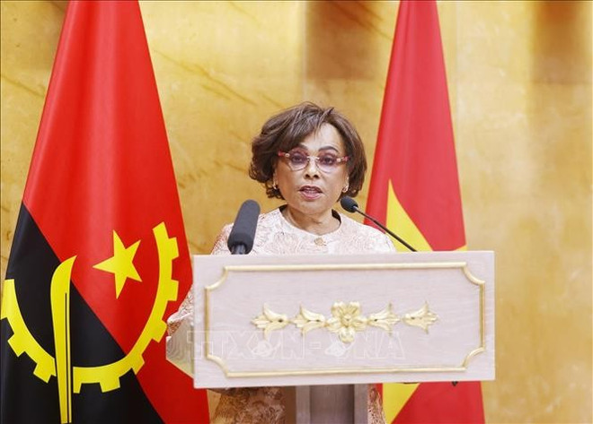 安哥拉国民议会议长卡罗琳娜·塞凯拉致辞。图自越通社 angola.jpg