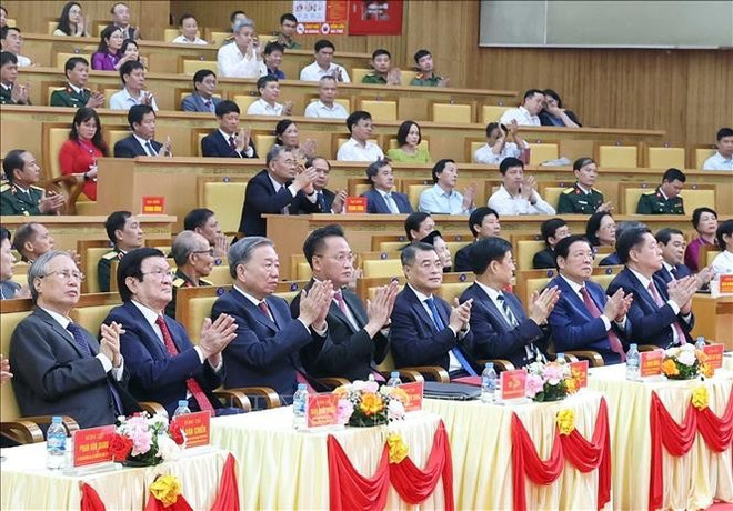 出席纪念大会的各位领导。图自越通社 nguyen-van-linh-2.jpg