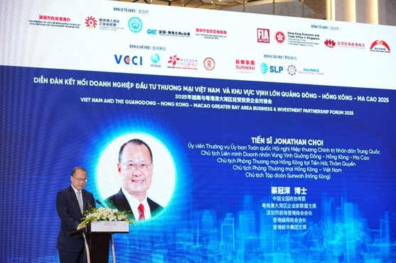 香港中华总商会会长、粤港澳大湾区企业家联盟主席、香港-越南商会主席、新华集团董事局主席蔡冠深博士。新华集团供图 jonathan-choi-2.jpg