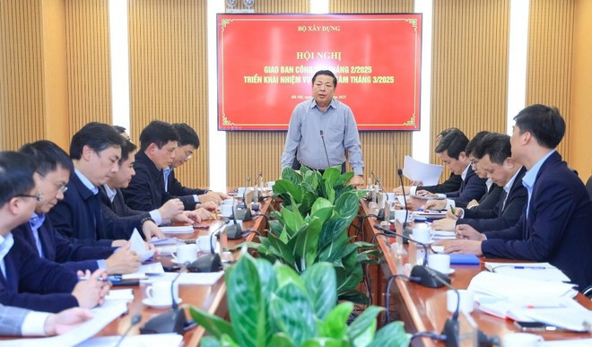 建设部部长陈鸿明在2月份工作总结和3月份核心任务部署会议上进行指导。图自Vietnam+ anh-3.jpg