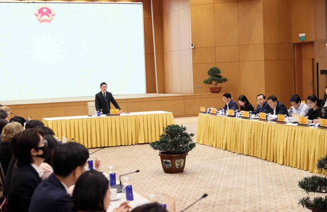 越南政府副总理胡德福主持会议。图自越通社 vna-potal-pho-thu-tuong-ho-duc-phoc-hop-voi-bo-nganh-va-doanh-nghiep-fdi-ve-thue-quan-voi-hoa-ky-7954464.jpg
