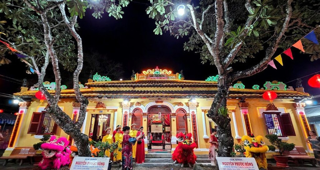 平水祠堂正门展现出独特的古老建筑风格。图自越通社 dinh-thuy-2.jpg