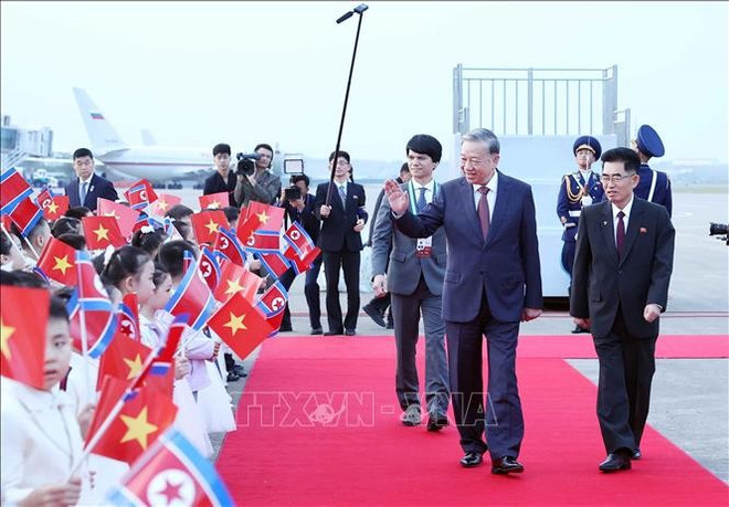 越共中央总书记苏林抵达平壤,开始对朝鲜进行国事访问。图自越通社 tbt3.jpg
