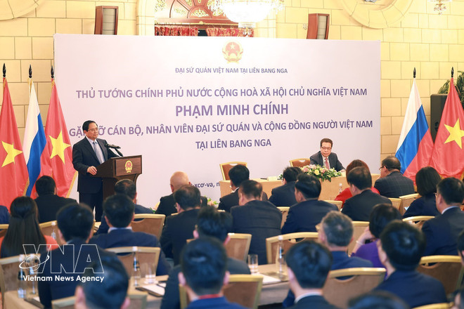 vnanet-potal-thu-tuong-gap-can-bo-nhan-vien-dai-su-quan-viet-nam-tai-lien-bang-nga-8656740.jpg