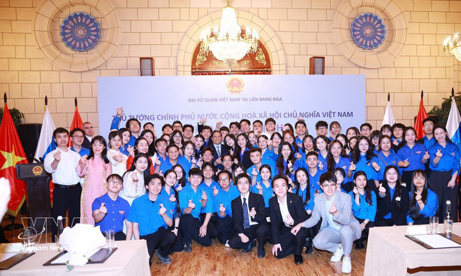 vnanet-potal-thu-tuong-gap-can-bo-nhan-vien-dai-su-quan-viet-nam-tai-lien-bang-nga-8656794.jpg
