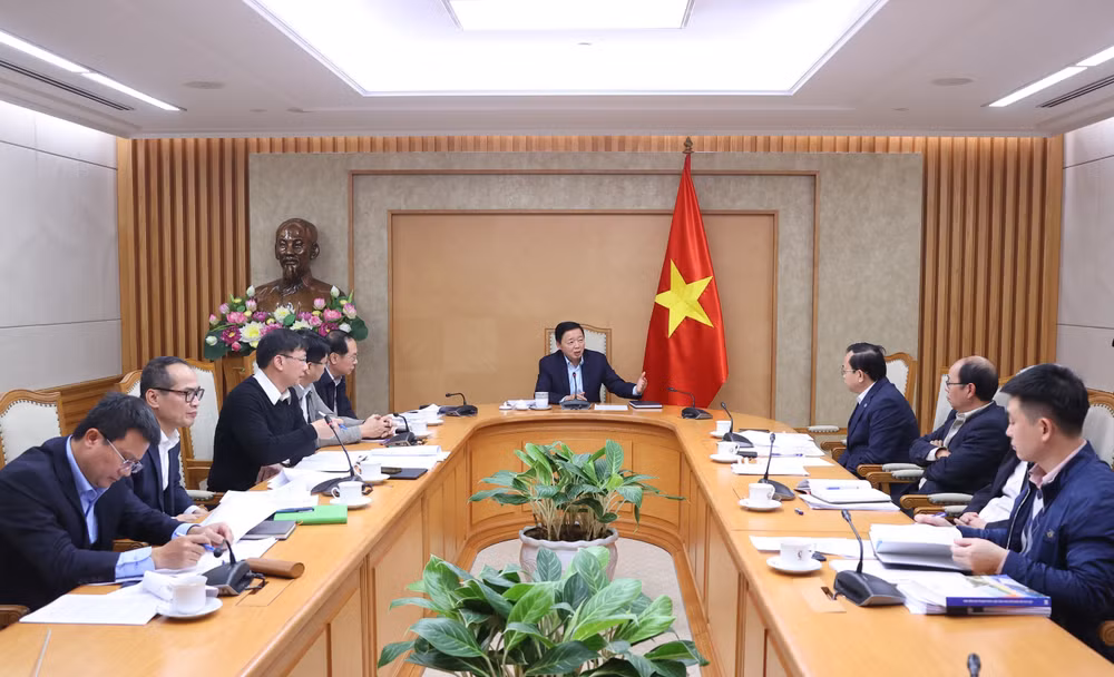 vna-potal-pho-thu-tuong-tran-hong-ha-hop-hoan-thien-de-an-thanh-lap-phat-trien-thi-truong-carbon-tai-viet-nam-7787476.jpg