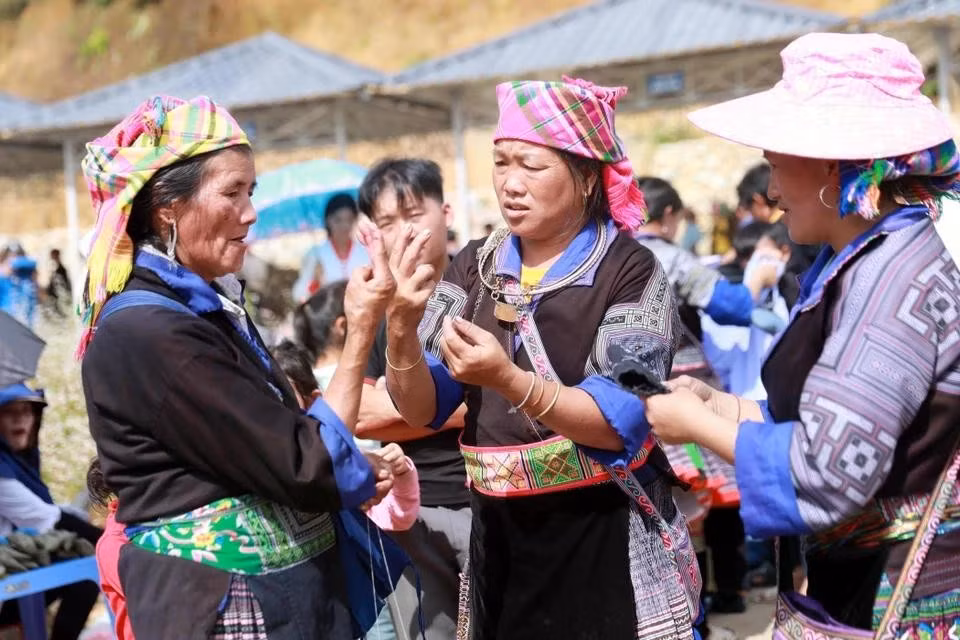 cho-phien-ta-mung-lai-chau-1-7548.jpg