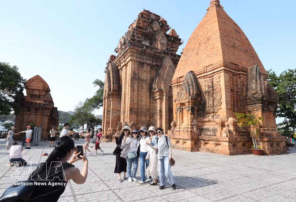 vnanet_potal-80-nam-hanh-trinh-doi-moi-cung-dat-nuoc-du-lich-khanh-hoa-nganh-kinh-te-mui-nhon-8235217-2.jpg
