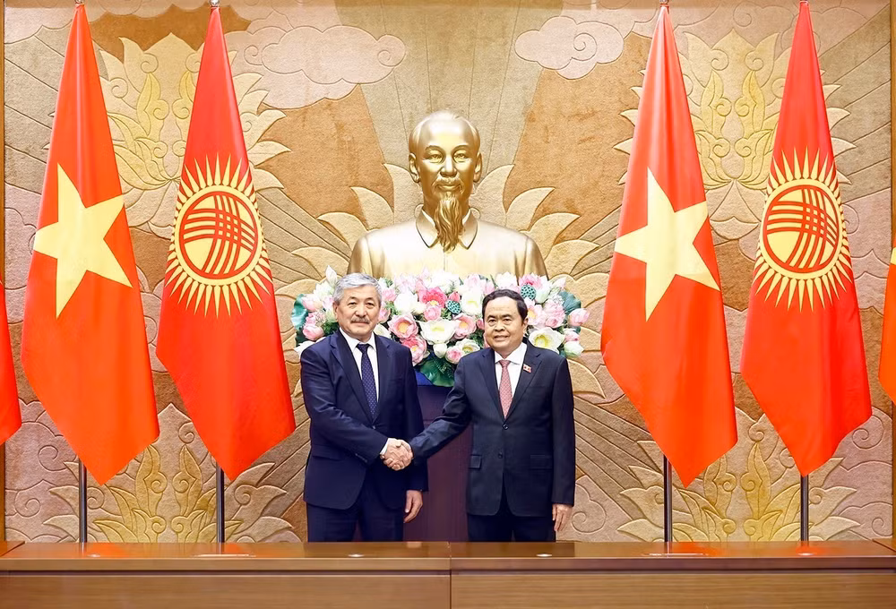 vna-potal-chu-tich-quoc-hoi-tran-thanh-man-hoi-kien-thu-tuong-kyrgyzstan-adylbek-kasimalyev-7897866.jpg