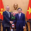 越共中央政治局委员、胡志明国家政治学院院长段明训副教授、博士会见日本国际协力机构驻越南首席代表小林洋介。图自越通社