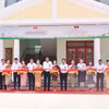 友谊中小学竣工交接仪式。图自越通社