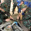 澳大利亚支持越南维和部队进行空中医疗后送训练。图自人民军队报