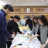 越南驻泰国大使馆5月24日举行两国文化艺术交流活动，庆祝越南与泰国建交50周年。图自越通社