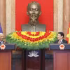 越南国家主席梁强与欧洲理事会主席安东尼奥·科斯塔会见记者。图自越通社