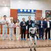 河内市人民委员会主席武大胜走访越南三星研发中心。图自越通社