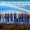 东盟各国外长与东盟秘书长合影。图自越通社