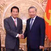 苏林总书记(右）会见前越日关系特别大使杉良太郎。图自越通社