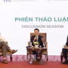代表们在讨论会上发表讲话。图自越通社