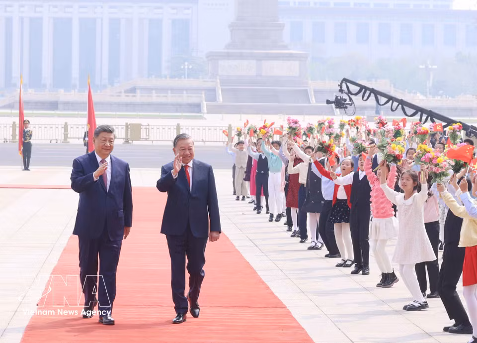 4月15日上午，在北京人民大会堂，中国共产党总书记、国家主席习近平及夫人主持仪式，欢迎越南共产党总书记、国家主席苏林及夫人对华进行国事访问。图自越通社