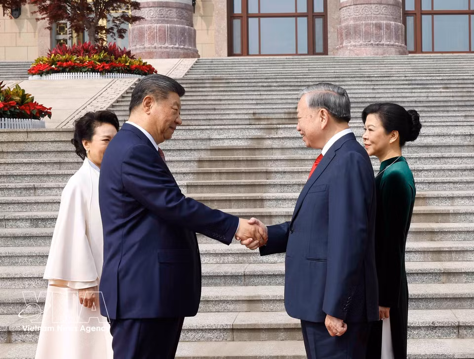 4月15日上午，在北京人民大会堂，中国共产党总书记、国家主席习近平及夫人主持仪式，欢迎越南共产党总书记、国家主席苏林及夫人对华进行国事访问。欢迎仪式按照最高规格的国家元首礼遇进行。图自越通社