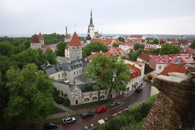 塔林位于芬兰湾南海岸，爱沙尼亚首都，该城沿通匹亚四周而建。塔林建立于公元10世纪，历史上作为商业港口。图自 越通社