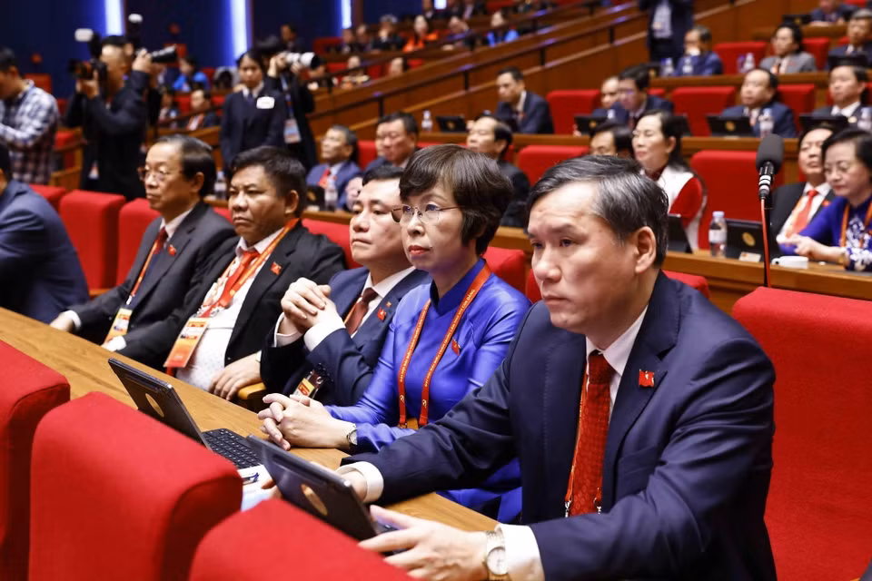 出席大会预备会的代表们。图自越通社