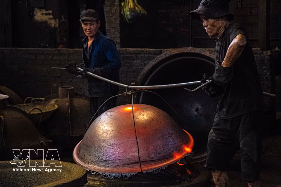 拆模后的冷却工序，冷却时间根据产品尺寸从30分钟到数小时不等。图自越通社