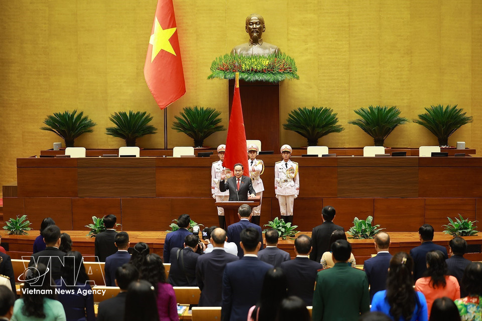 2026年4月6日上午，在国会大厦，越共中央政治局委员陈青敏宣誓就任2026-2031年任期第十六届越南社会主义共和国国会主席。图自越通社