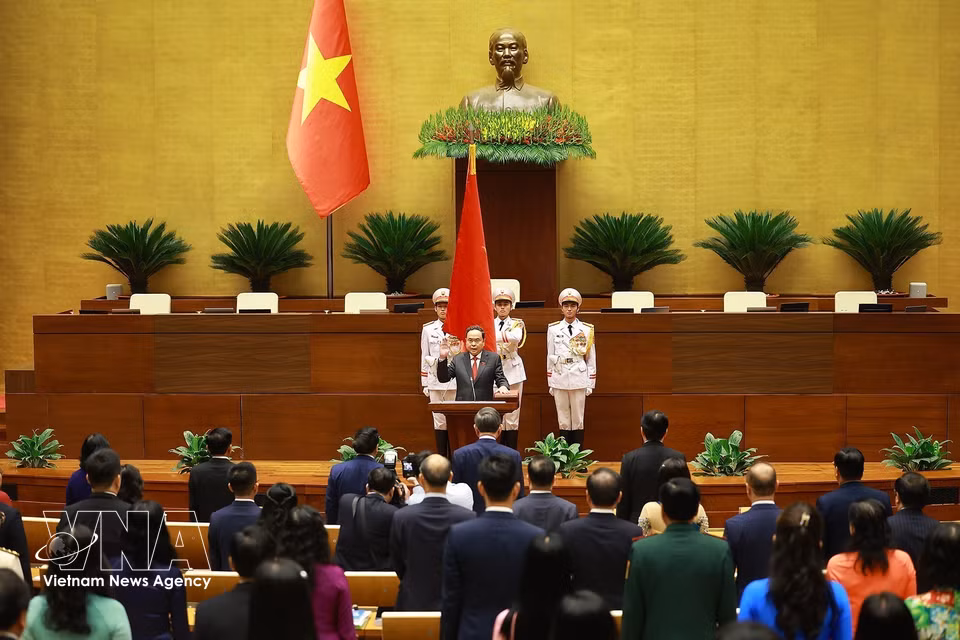 2026年4月6日上午，在国会大厦，越共中央政治局委员陈青敏宣誓就任2026-2031年任期第十六届越南社会主义共和国国会主席。图自越通社