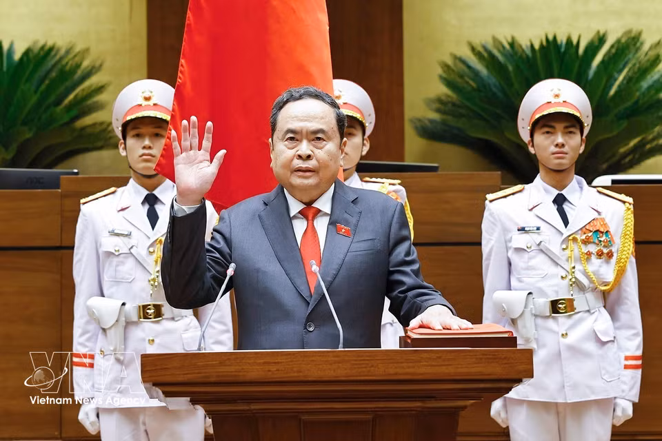 2026年4月6日上午，在国会大厦，越共中央政治局委员陈青敏宣誓就任2026-2031年任期第十六届越南社会主义共和国国会主席。图自越通社