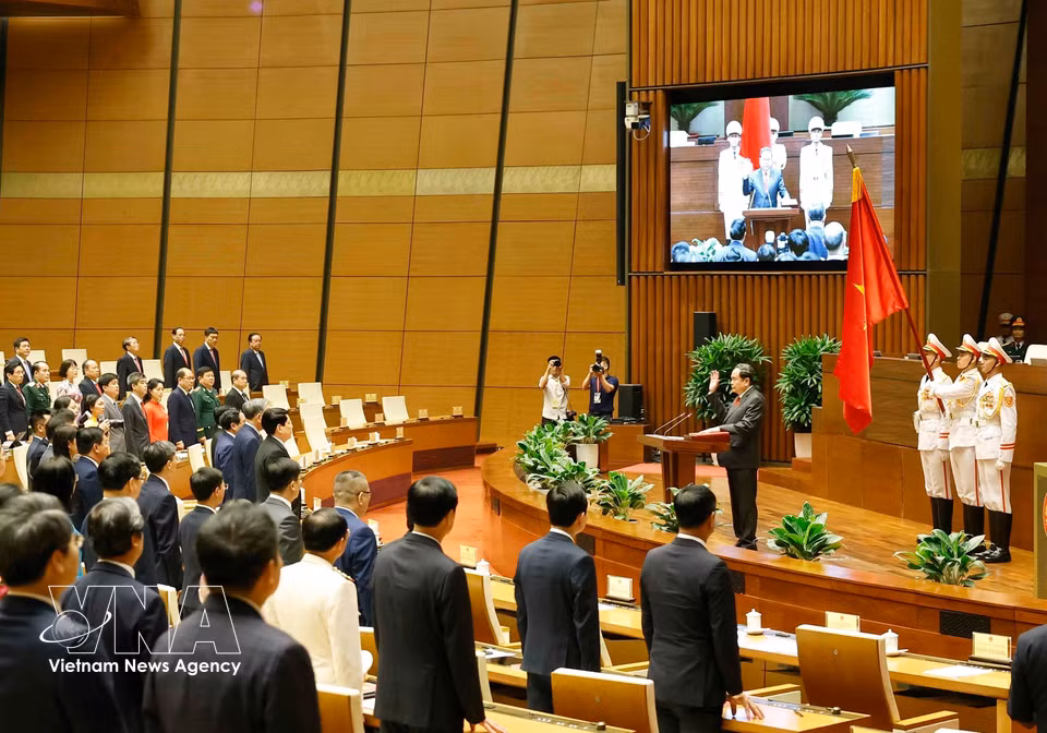 2026年4月6日上午，在国会大厦，越共中央政治局委员陈青敏宣誓就任2026-2031年任期第十六届越南社会主义共和国国会主席。图自越通社