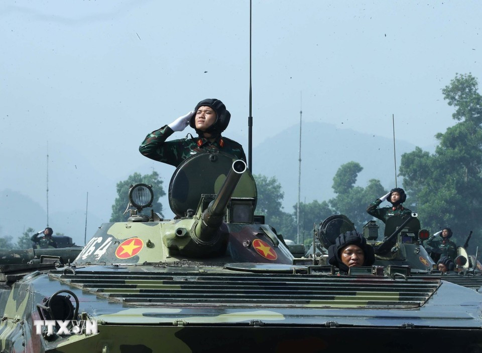 装甲兵兵种参加合练。图自越通社