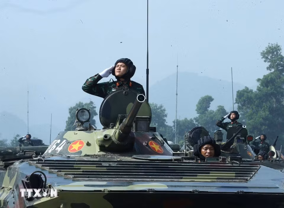 装甲兵兵种参加合练。图自越通社