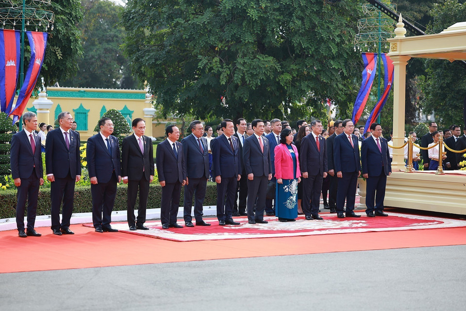 洪森亲王举行隆重仪式，欢迎越南共产党中央总书记苏林及越南高级代表团。图：越通社
