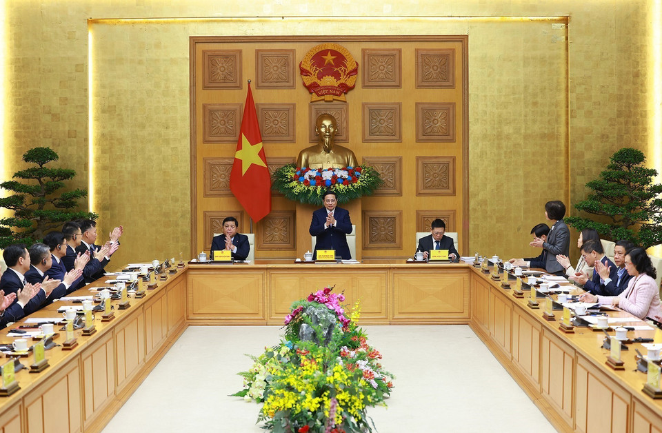 2025年2月28日下午，越南政府总理范明政在河内主持召开与中国企业座谈会。