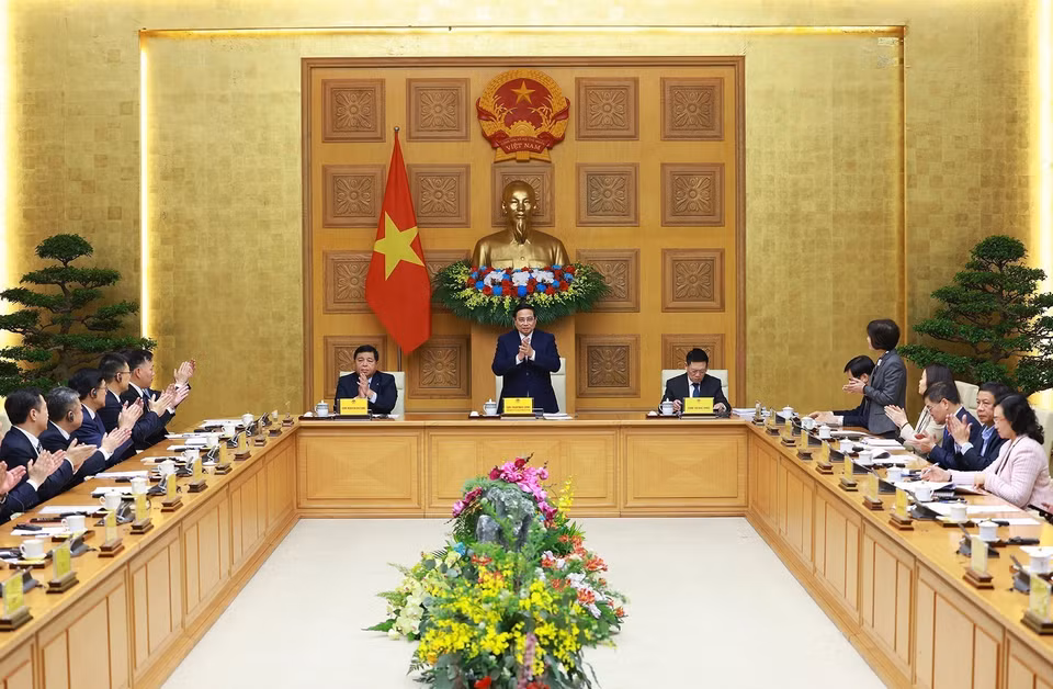 2025年2月28日下午，越南政府总理范明政在河内主持召开与中国企业座谈会。