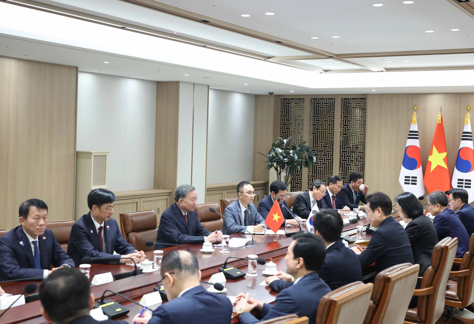 2025年8月11日上午，在韩国首都首尔总统府，越共中央总书记苏林与韩国总统李在明举行会谈。图自越通社