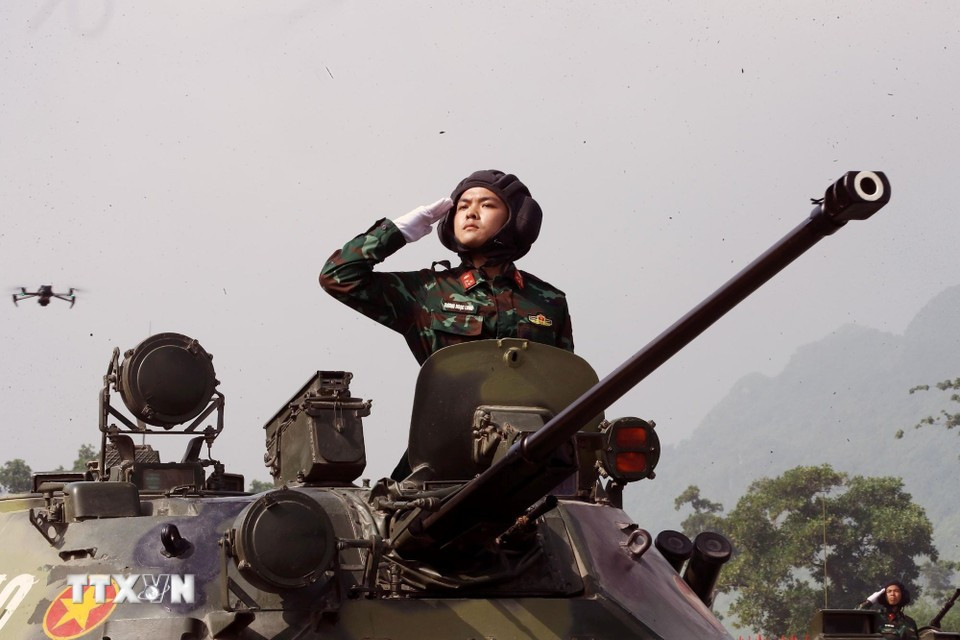 装甲兵兵种参加合练。图自越通社