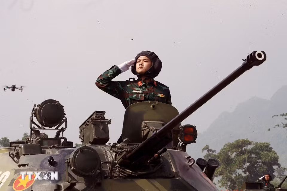 装甲兵兵种参加合练。图自越通社