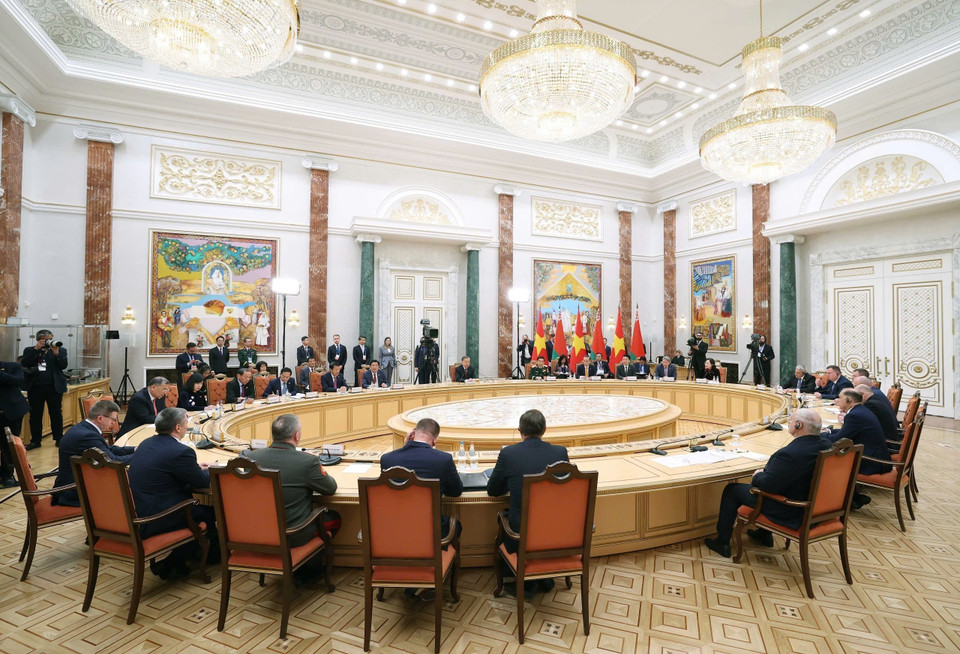 白俄罗斯总统亚历山大·卢卡申科在首都明斯克与越共中央总书记苏林举行大范围会谈。图自越通社