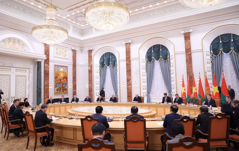 白俄罗斯总统亚历山大·卢卡申科在首都明斯克与越共中央总书记苏林举行大范围会谈。图自越通社