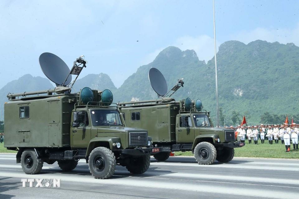 电子战部队的装备在合练仪式上亮相。图自越通社