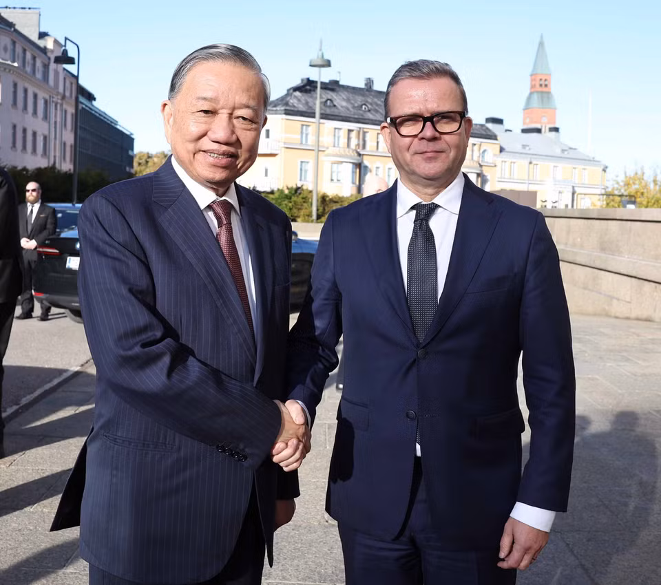 正在对芬兰进行正式访问的越共中央总书记苏林于2025年10月21日下午（当地时间）在芬兰首都赫尔辛基会见了芬兰总理彼得里·奥尔波（Petteri Orpo）。图自越通社