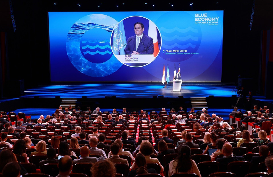 在第三届联合国海洋大会（UNOC 3）框架内，越南政府总理范明政在绿色金融与经济论坛上发表讲话。图自越通社