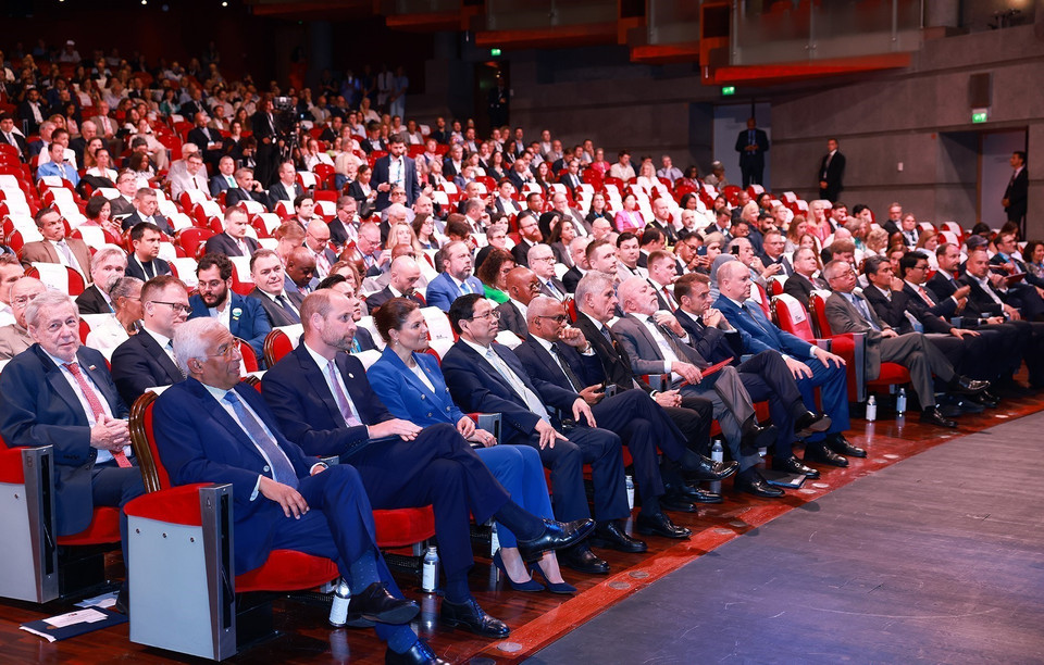 越南政府总理范明政出席绿色金融与经济论坛闭幕式。图自越通社