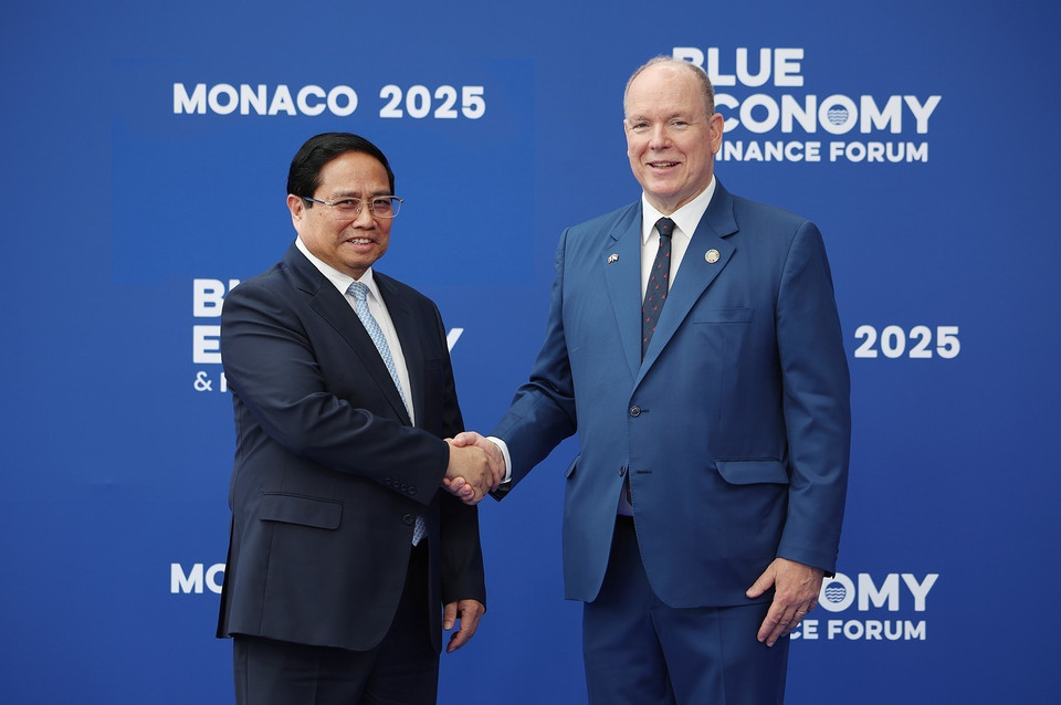 摩纳哥亲王阿尔贝二世欢迎越南政府总理范明政前来出席第三届联合国海洋大会（UNOC 3）。图自越通社