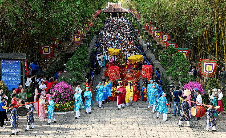 2025年4月7日（即农历三月初十），胡志明市市委、市人民议会、市人民委员会和越南祖国阵线胡志明市委员会在胡志明市民族文化历史公园雄王纪念堂隆重举行雄王祭祖仪式。图自越通社