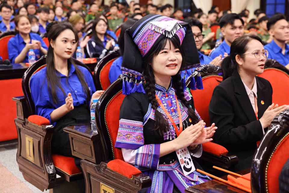 2025年第24届越中青年友好会见活动旨在具体化高层联合声明和成果，向两国年轻一代宣传越中关系的新发展，凝聚共识和支持。图中：中国共产党青年代表团参加开幕式。图自越通社